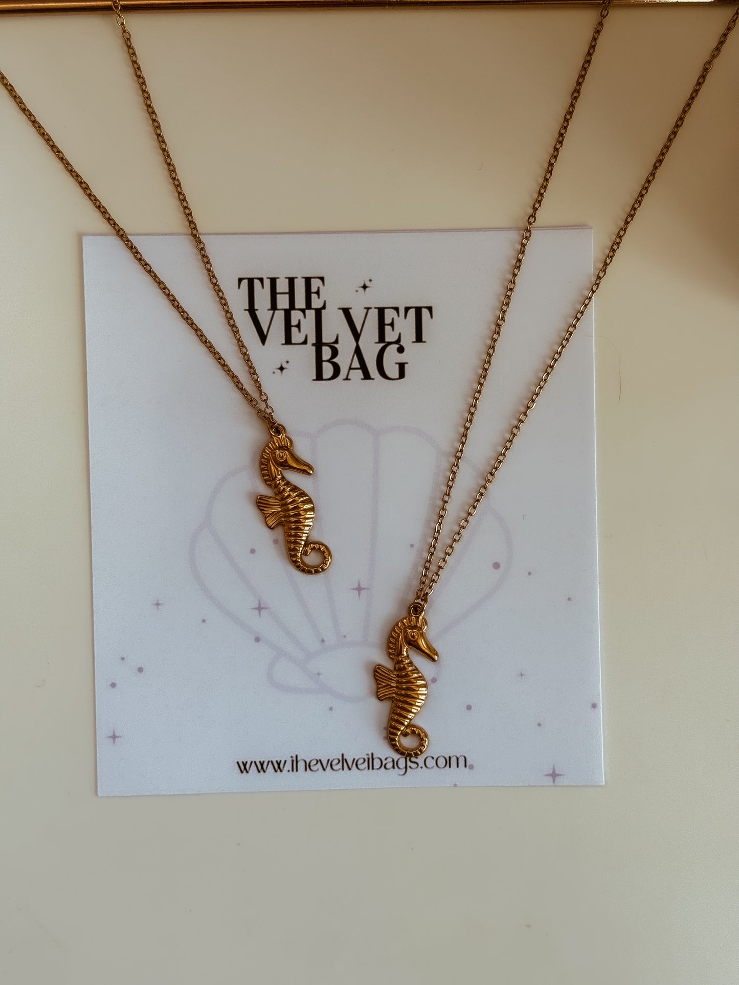 Caballito de mar necklace