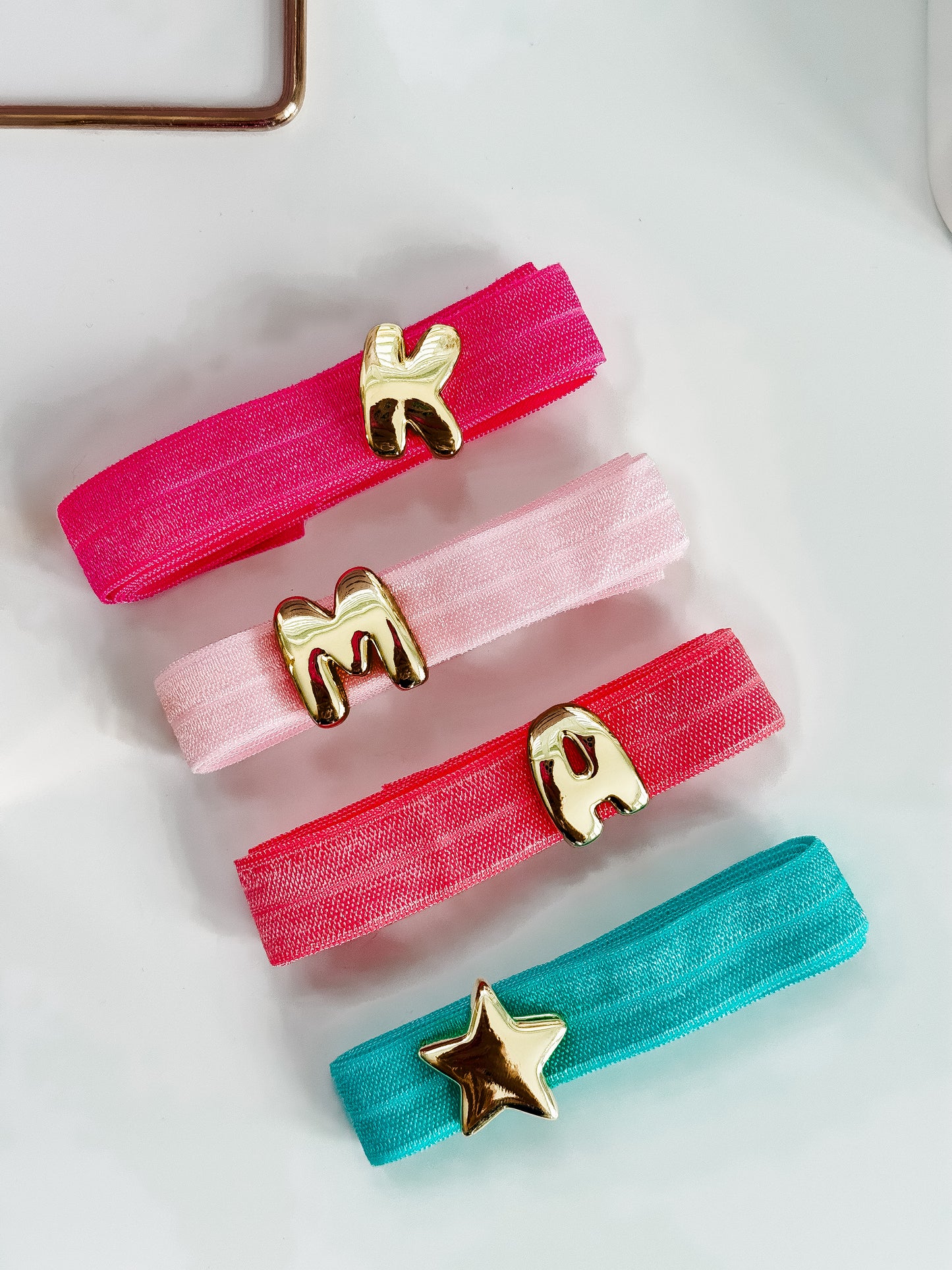 Initial elastic bracelet