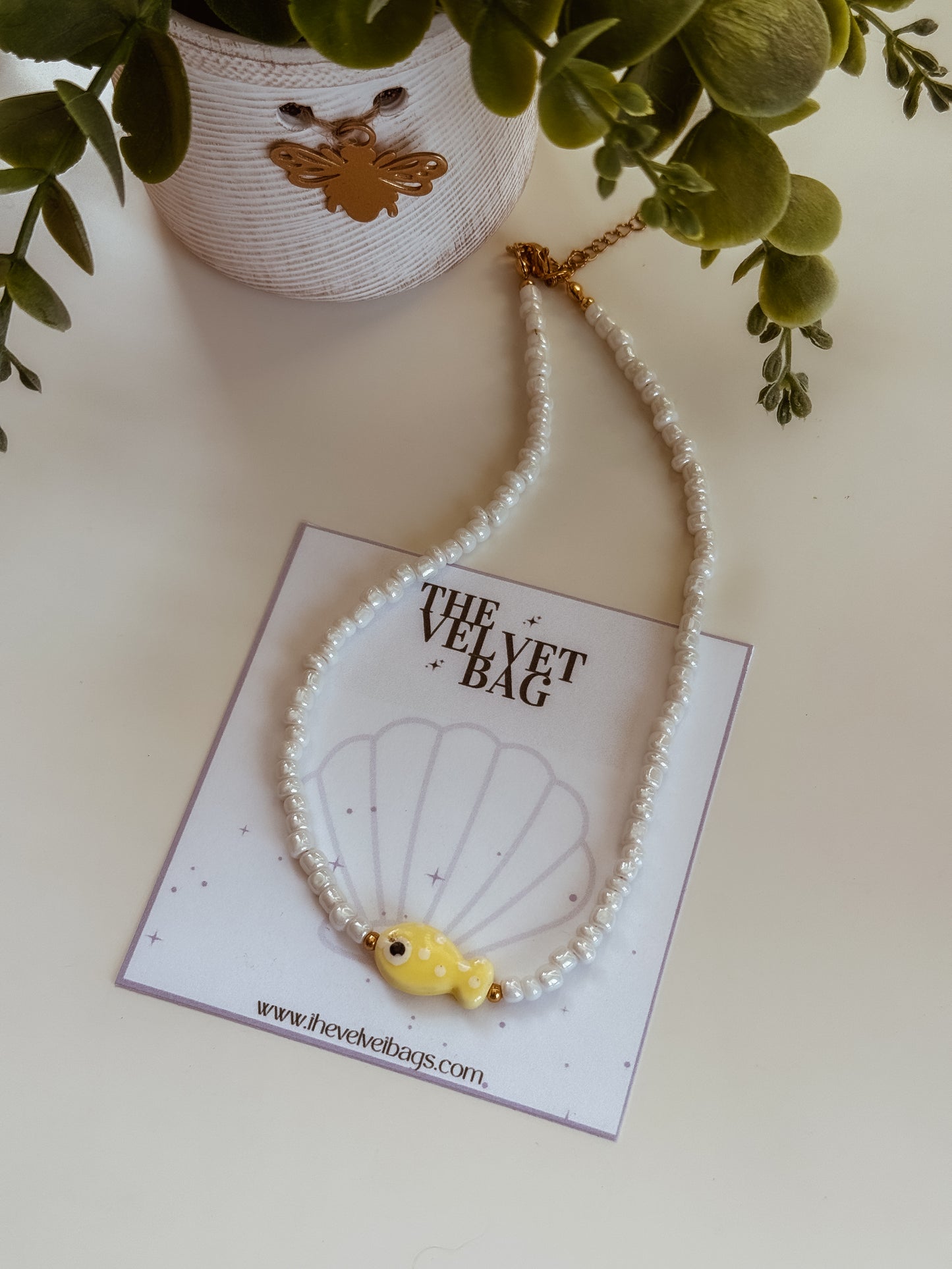 Yellow fish choker
