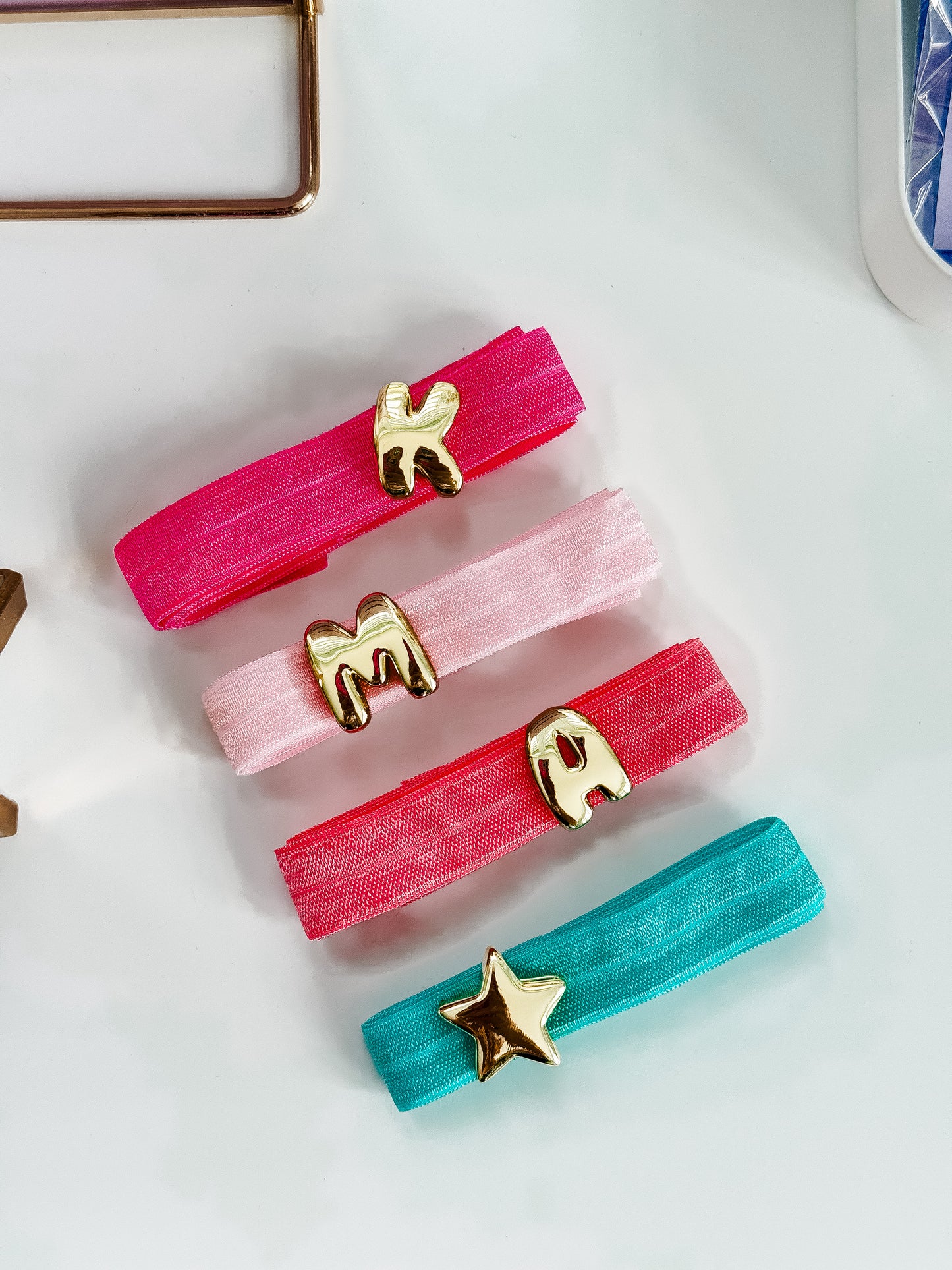 Initial elastic bracelet