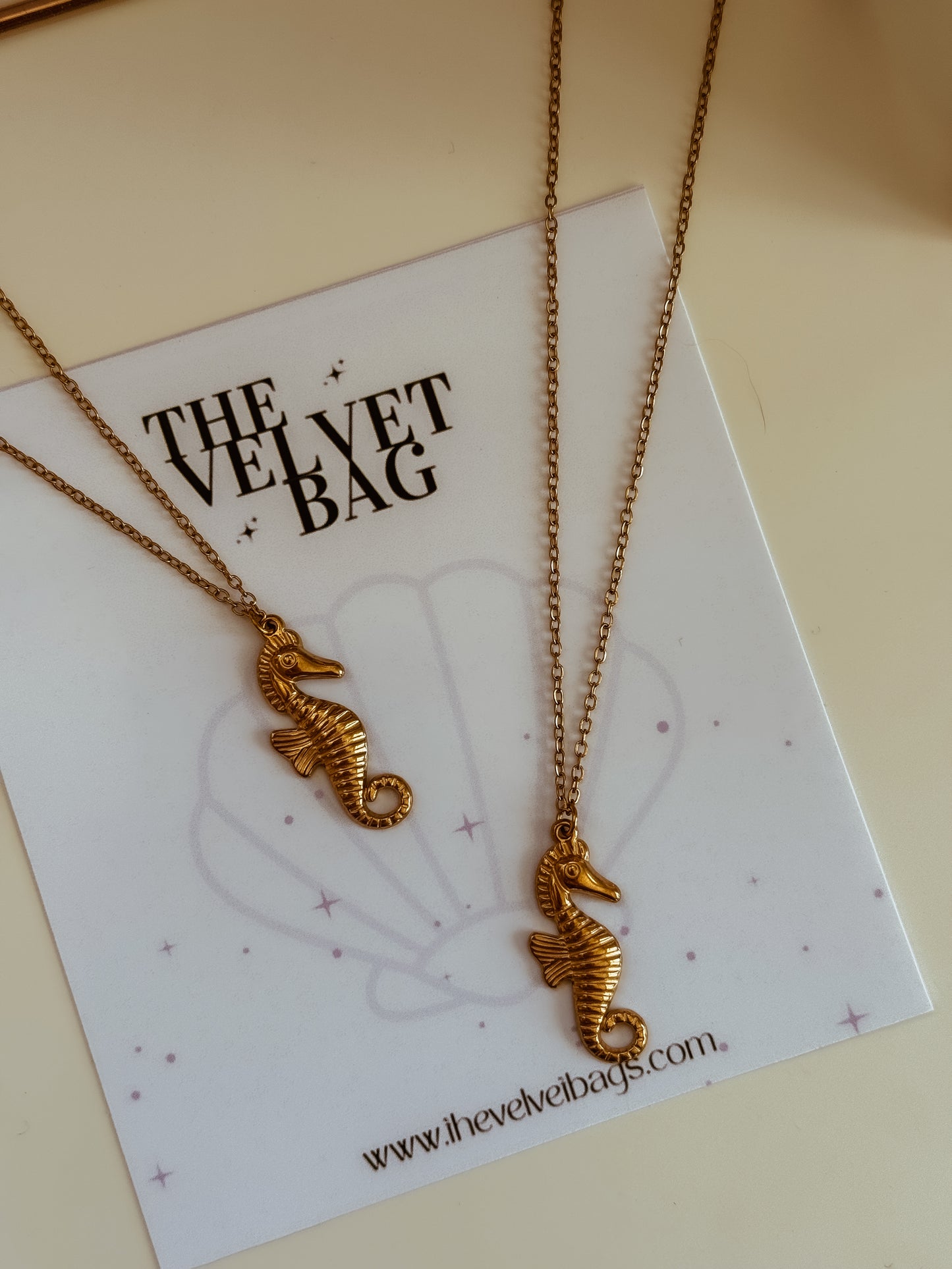 Caballito de mar necklace